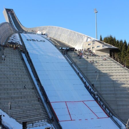 Die Startfreigabe bei Skispringen